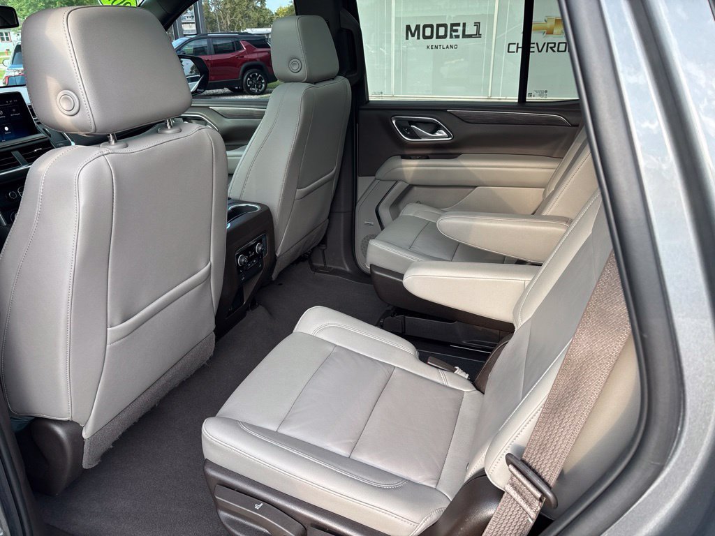 Used 2022 Chevrolet Tahoe LT w/ Luxury Package AWD/4WD image 16