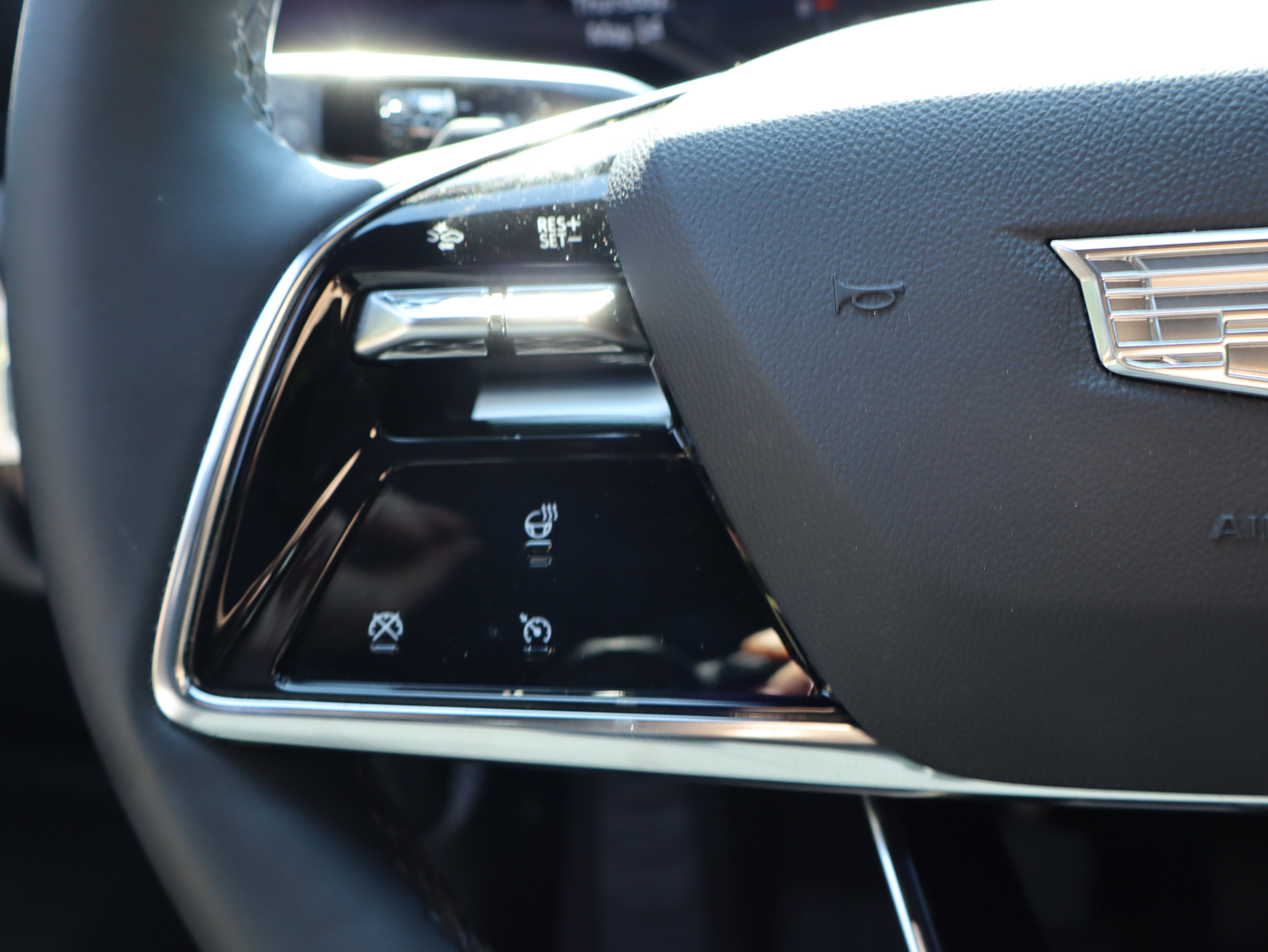 Used 2024 Cadillac Lyriq Luxury RWD image 28