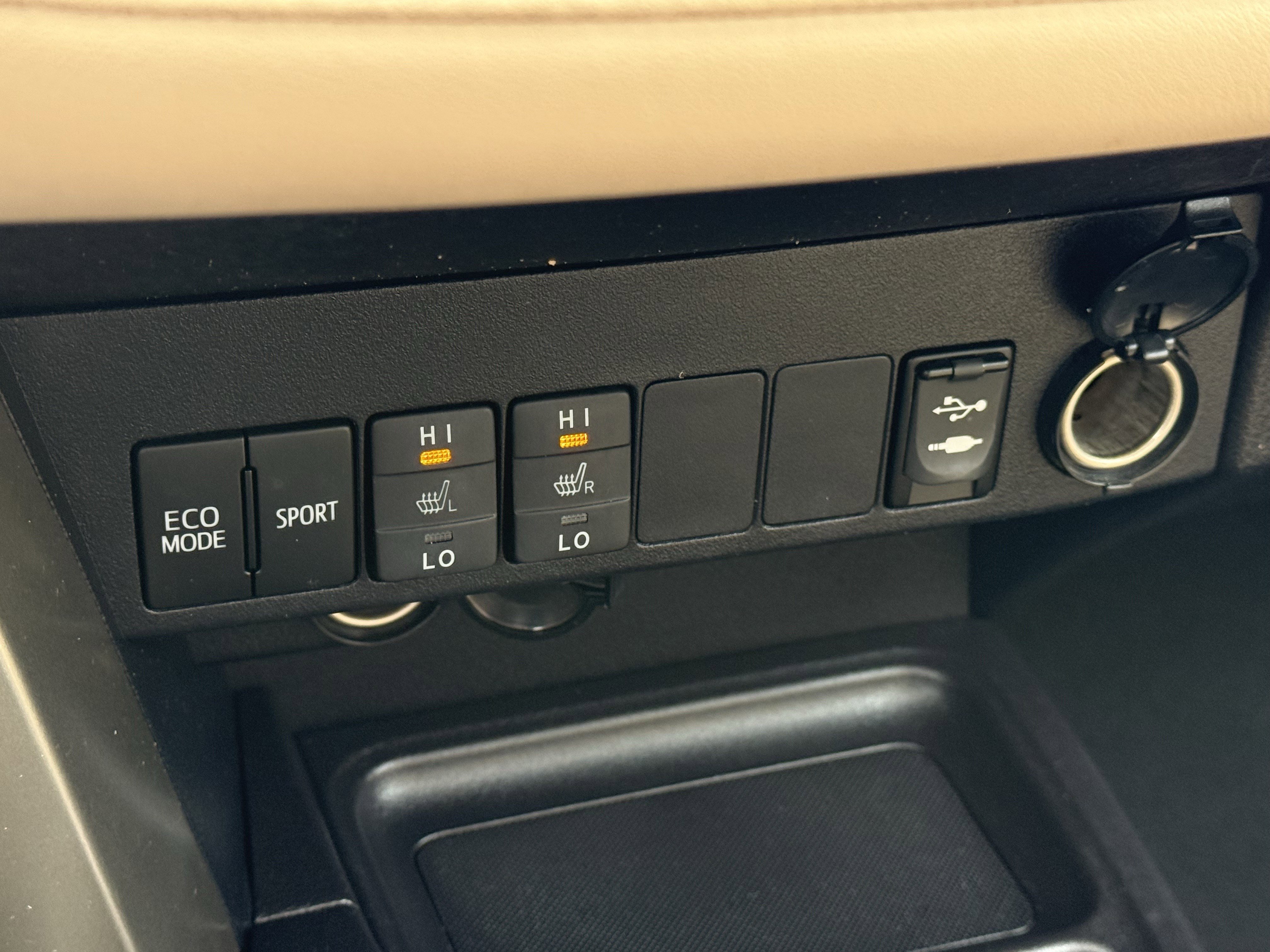 Used 2014 Toyota RAV4 Limited w/ Technology Package image 25