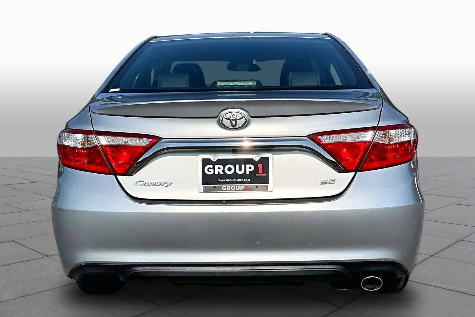 Used 2017 Toyota Camry SE FWD image 5