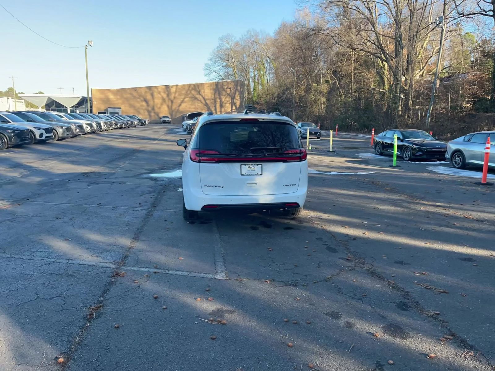 Used 2025 Chrysler Pacifica Limited image 16