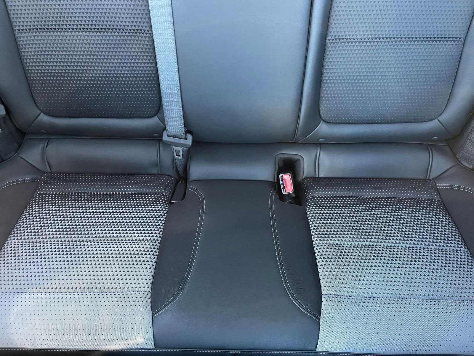 Used 2025 Chevrolet Trax LT FWD image 37