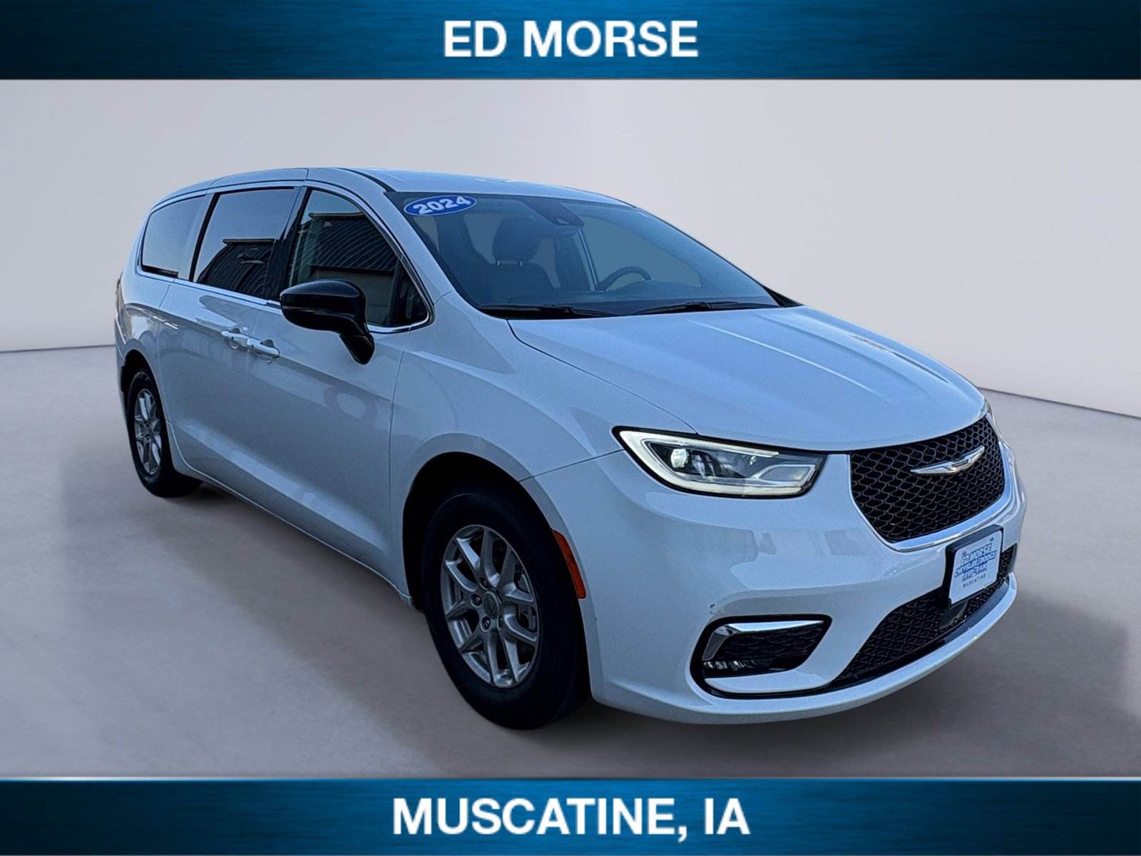 Used 2024 Chrysler Pacifica Touring-L FWD image 7
