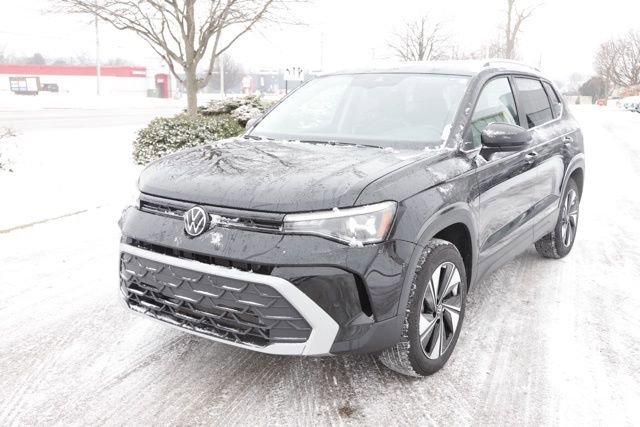 Used 2025 Volkswagen Taos SE w/ Panoramic Sunroof Package image 10
