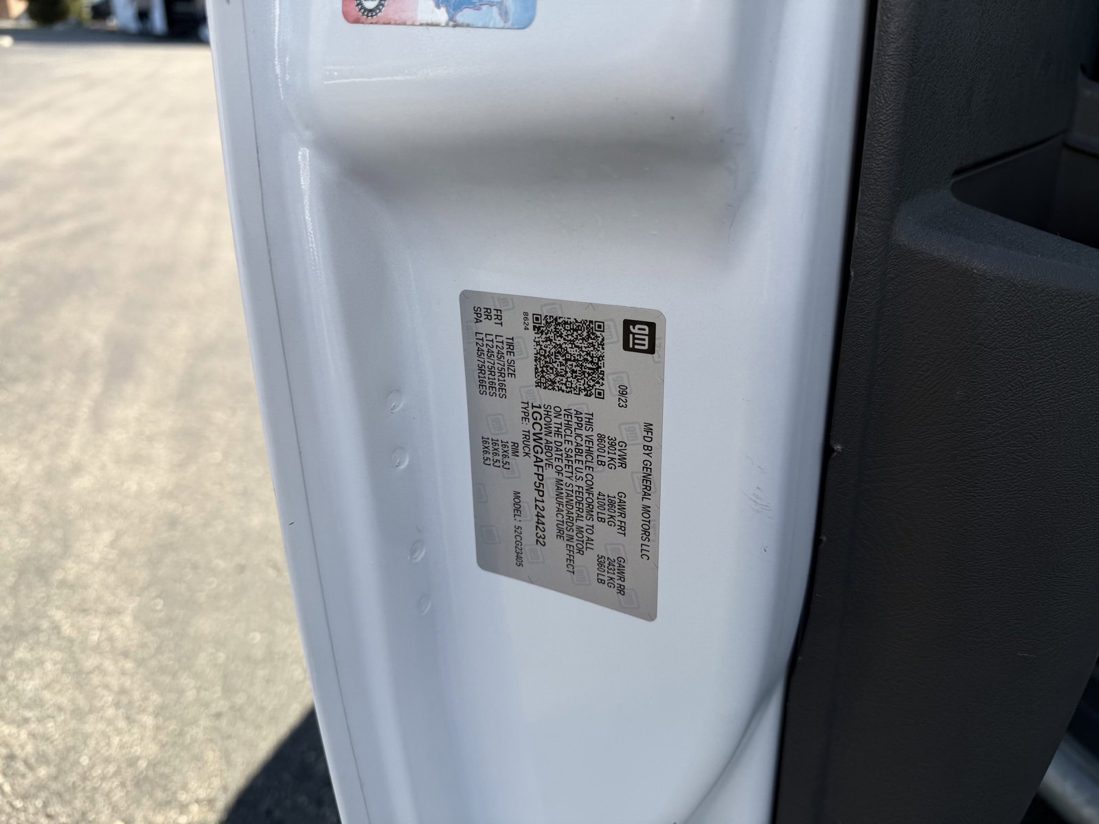 Used 2023 Chevrolet Express 2500 w/ Driver Convenience Package image 12