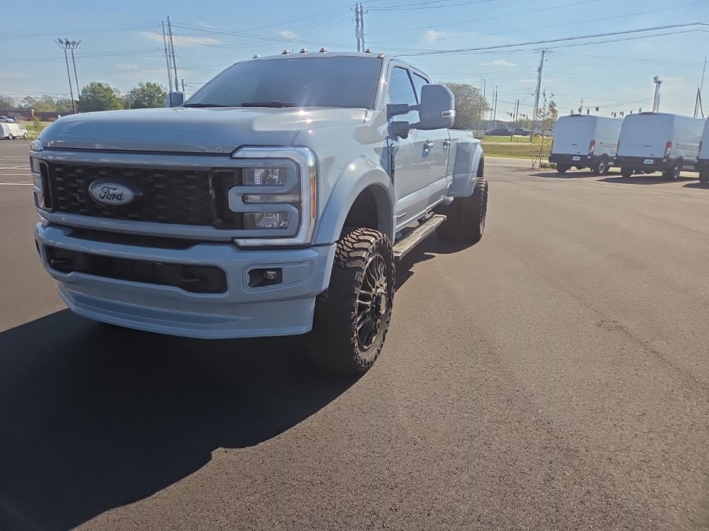 Used 2025 Ford F450 Lariat w/ FX4 Off-Road Package AWD/4WD image 3