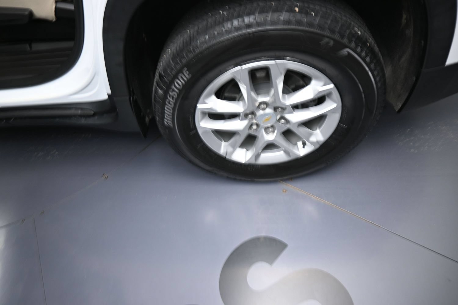 Used 2022 Chevrolet Traverse LS FWD image 18