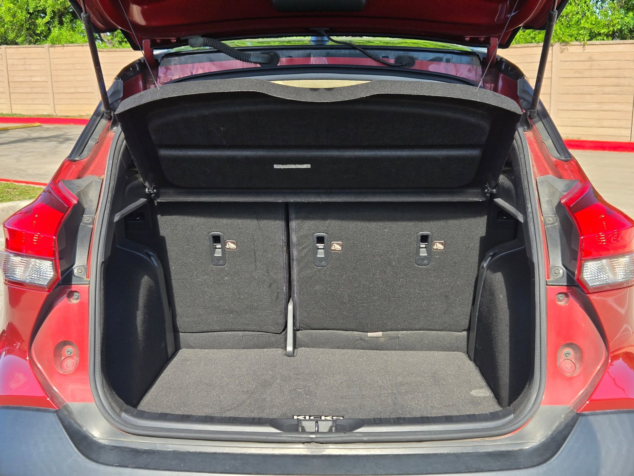 Used 2019 Nissan Kicks SV image 25