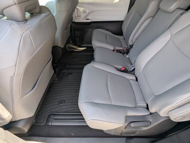 Used 2025 Toyota Sienna XLE FWD image 17