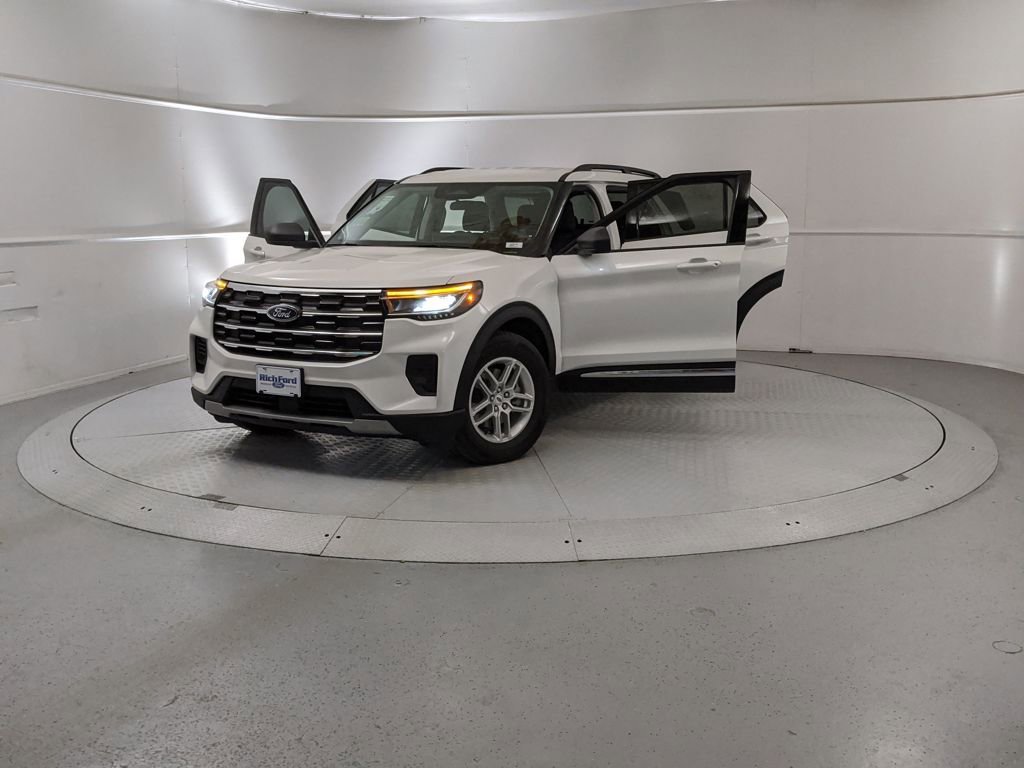 New 2025 Ford Explorer Active image 12