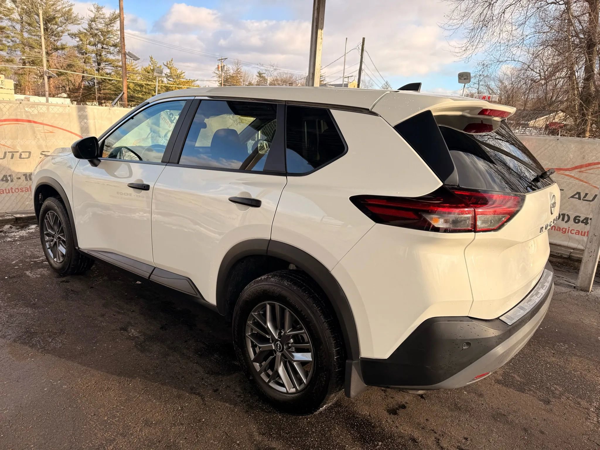 Used 2023 Nissan Rogue S AWD/4WD image 59