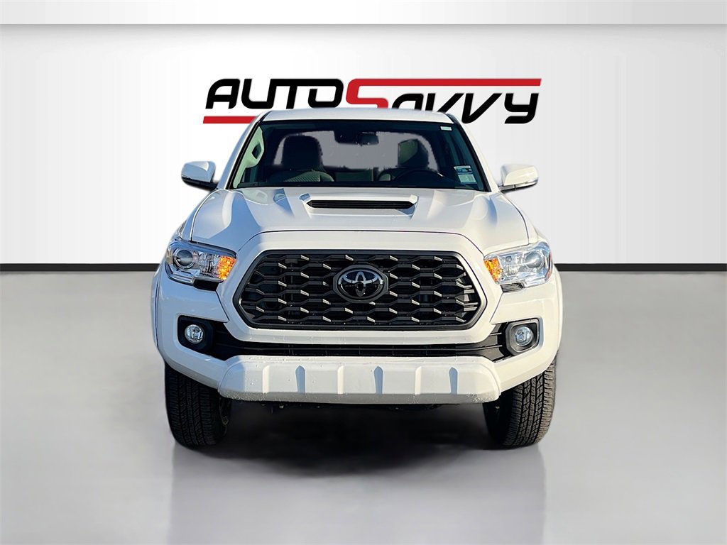 Used 2022 Toyota Tacoma SR5 w/ Technology Package image 2