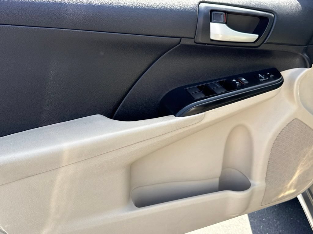 Used 2014 Toyota Camry LE FWD image 17