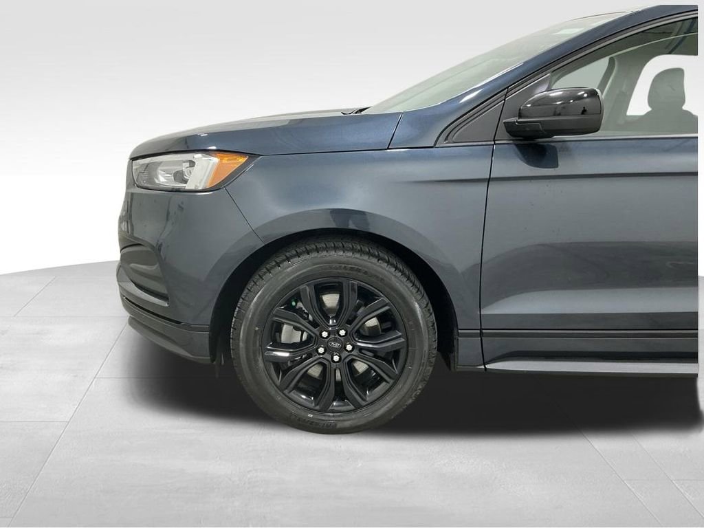 Used 2022 Ford Edge SE w/ Black Appearance Package image 8