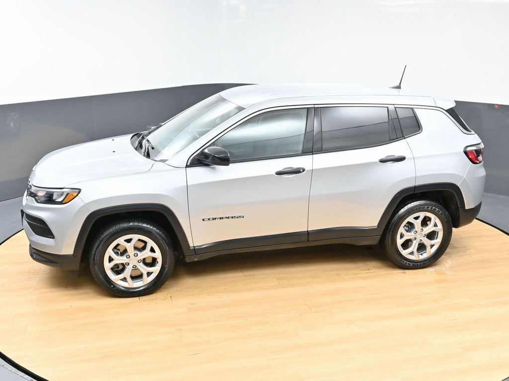 Used 2024 Jeep Compass Sport image 46