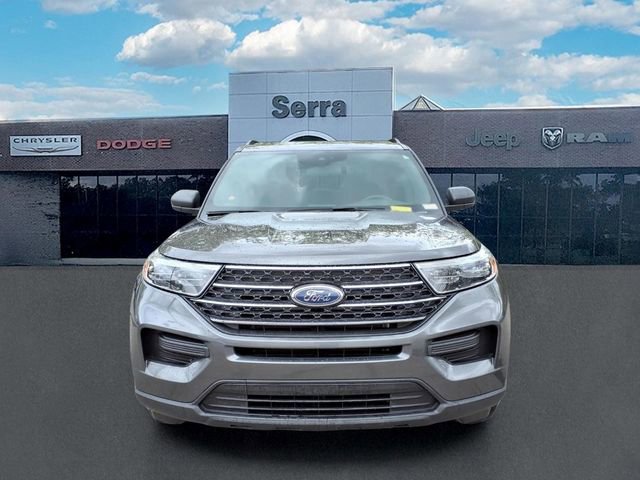 Used 2020 Ford Explorer XLT w/ Comfort Package AWD/4WD image 2