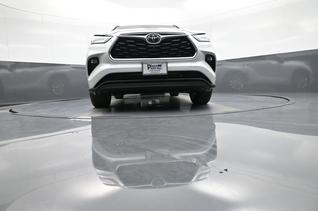 Used 2024 Toyota Highlander Limited AWD/4WD image 29