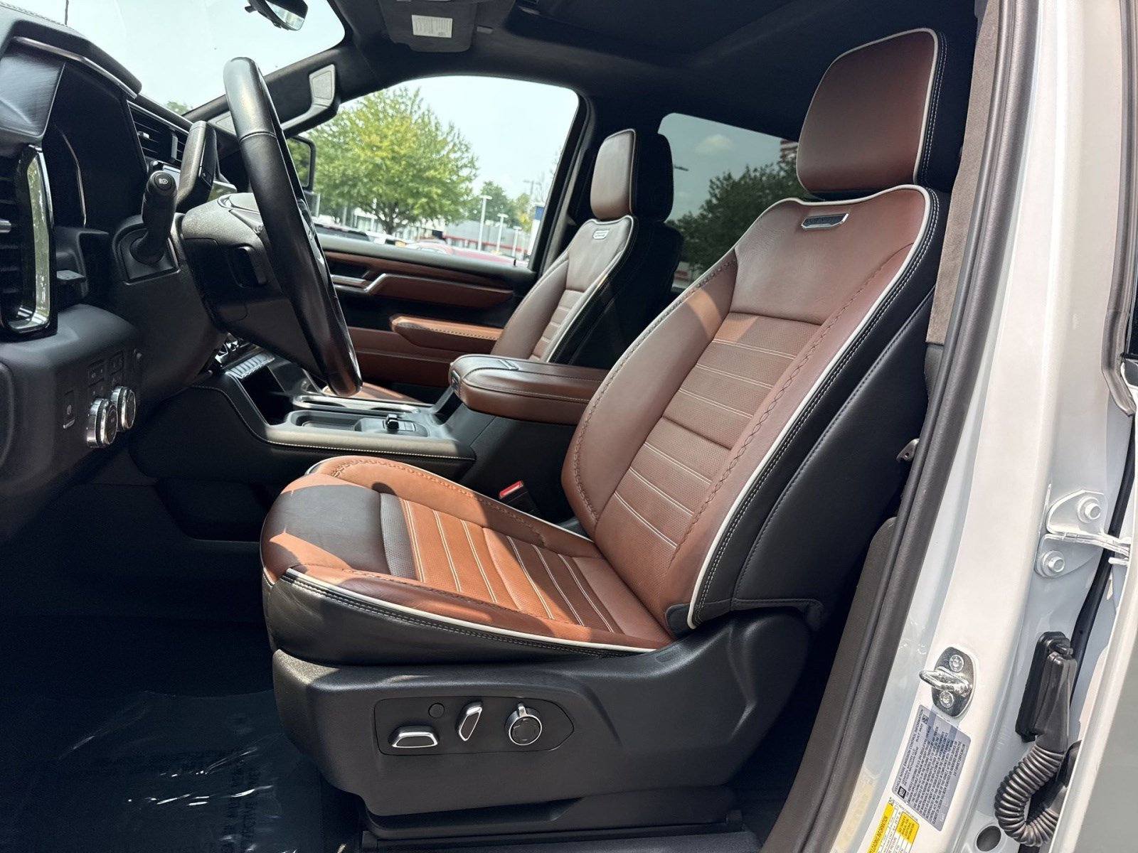 Used 2024 GMC Sierra 2500 Denali Ultimate AWD/4WD image 13