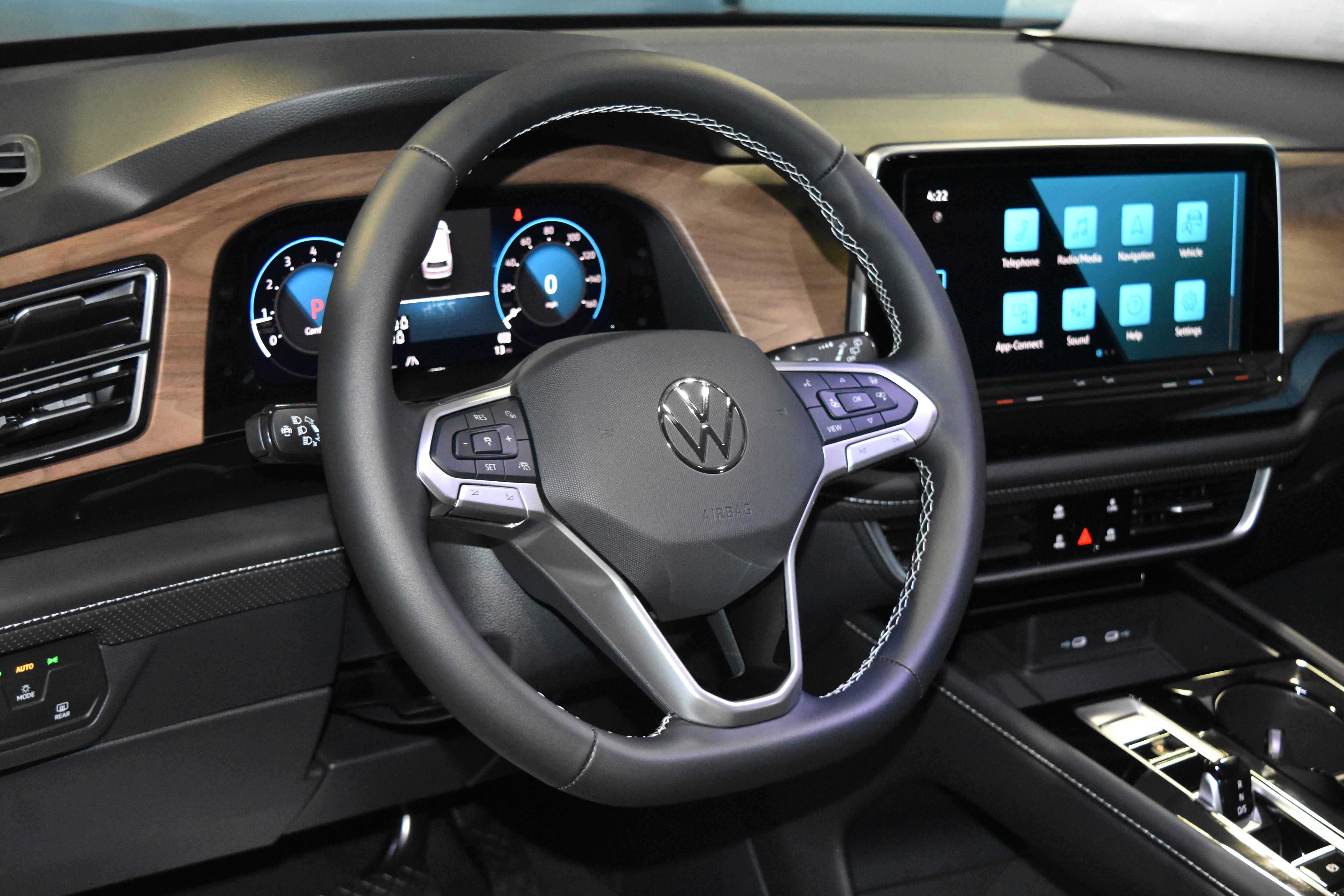 New 2026 Volkswagen Atlas SE image 2