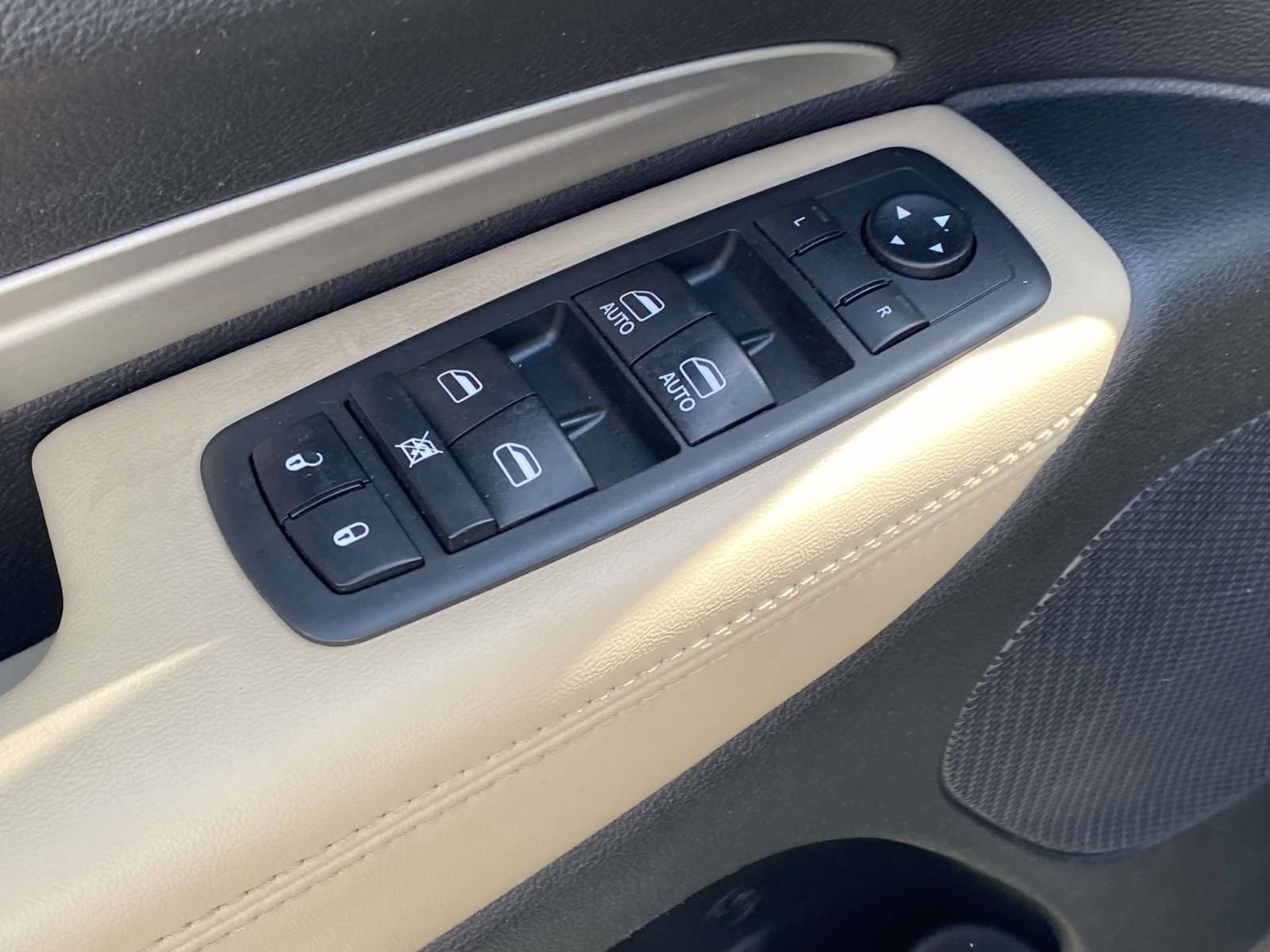 Used 2020 Dodge Durango SXT image 15