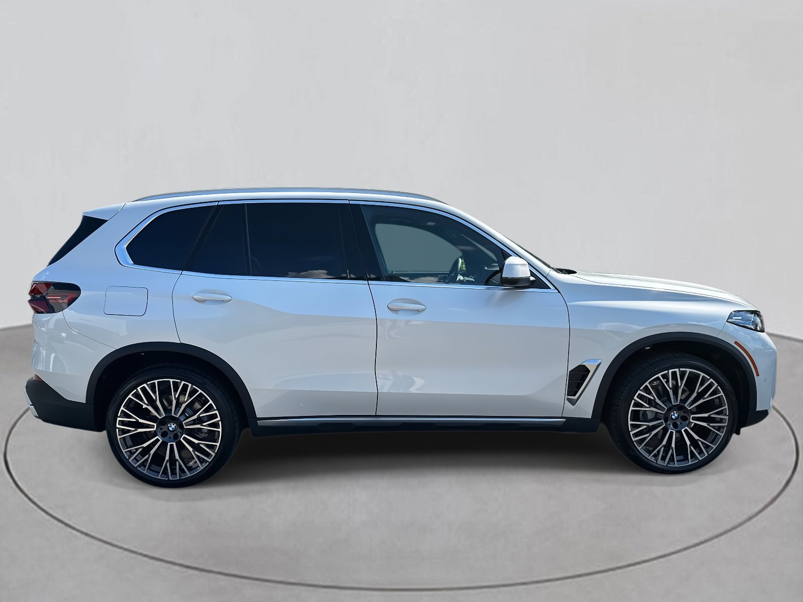 New 2026 BMW X5 sDrive40i image 6
