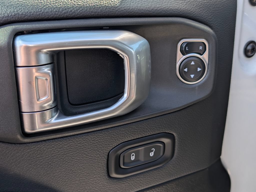 Used 2025 Jeep Wrangler Unlimited Sahara AWD/4WD image 19