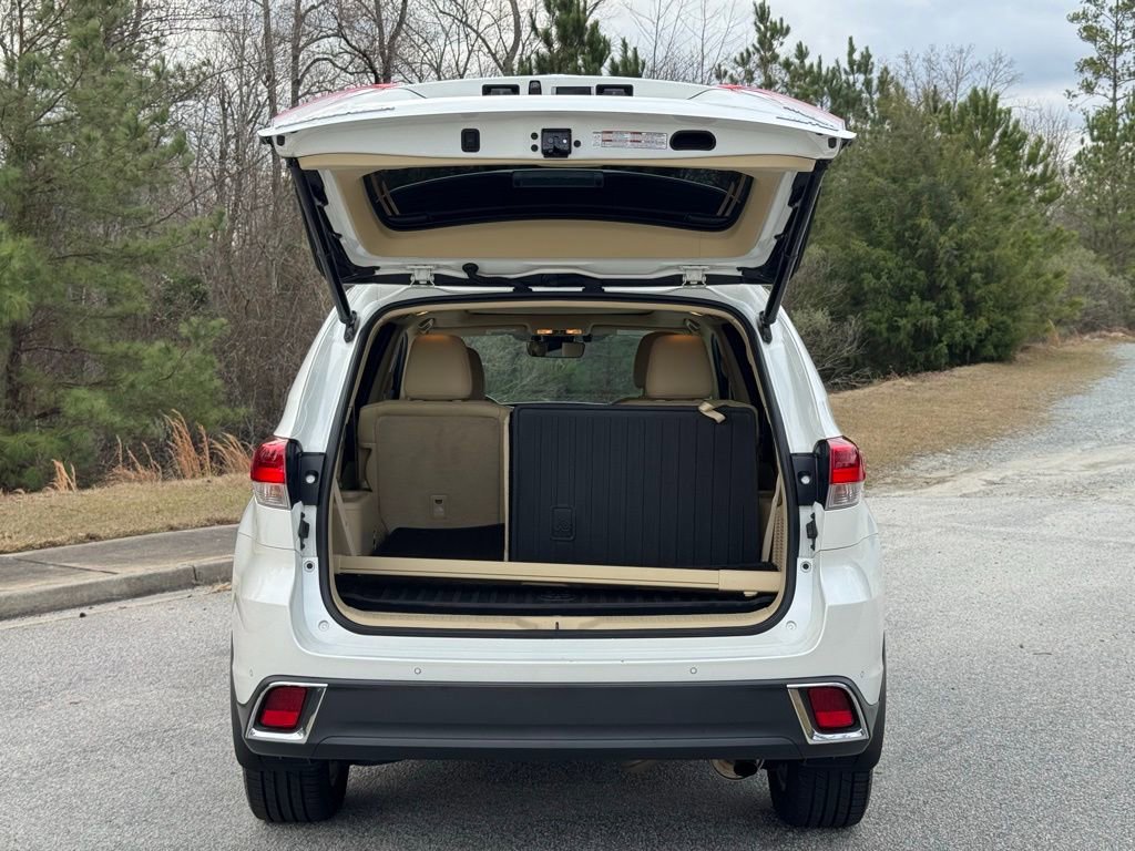 Used 2019 Toyota Highlander Limited Platinum image 16