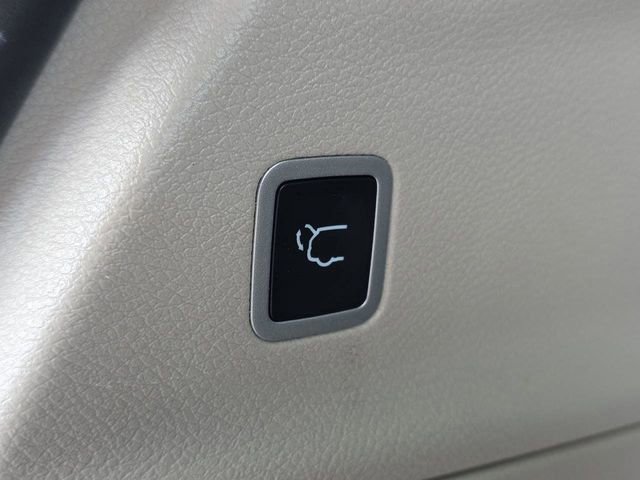 Certified 2024 Chrysler Pacifica Touring-L image 16