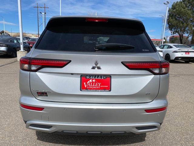Used 2024 Mitsubishi Outlander SE Black Edition image 4