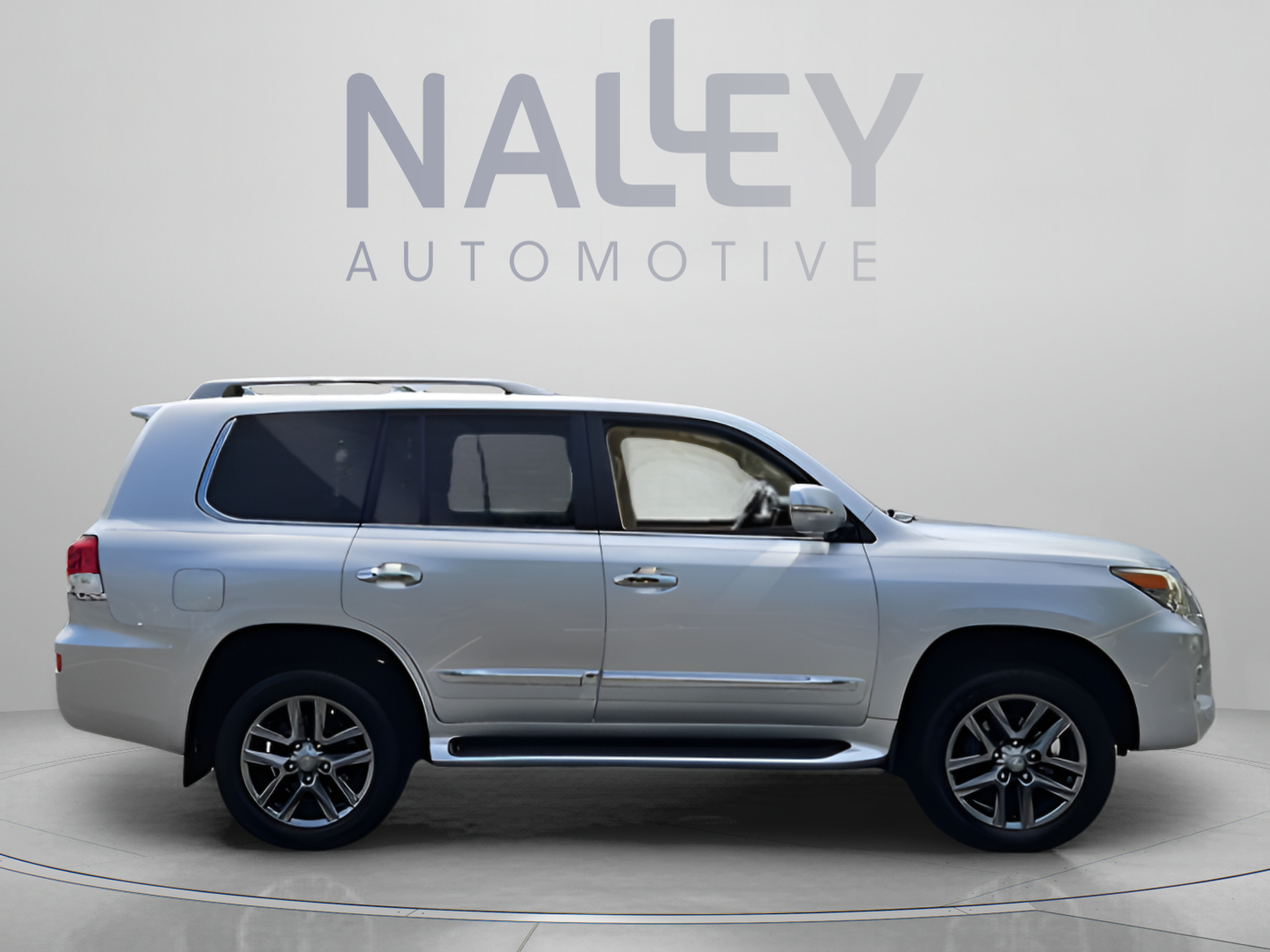 Used 2013 Lexus LX 570 4WD w/ Luxury Pkg image 6