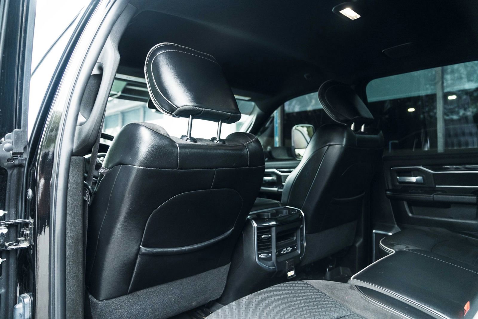 Used 2019 RAM 3500 Laramie image 33