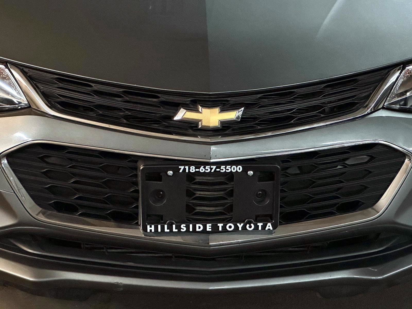 Used 2018 Chevrolet Cruze LT w/ Convenience Package image 9