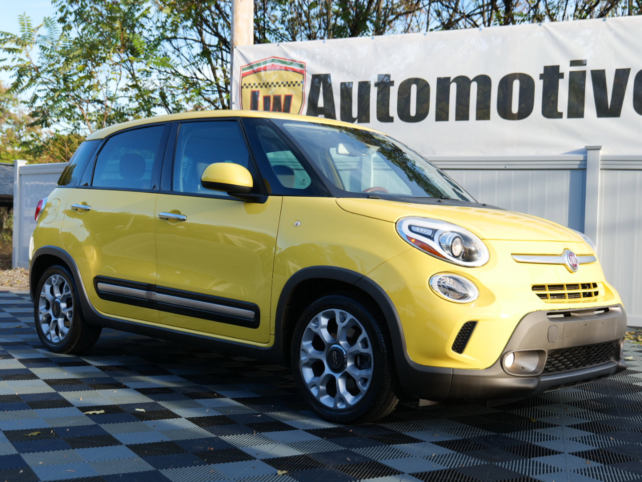 Used 2014 FIAT 500L Trekking w/ Popular Equipment Group image 2