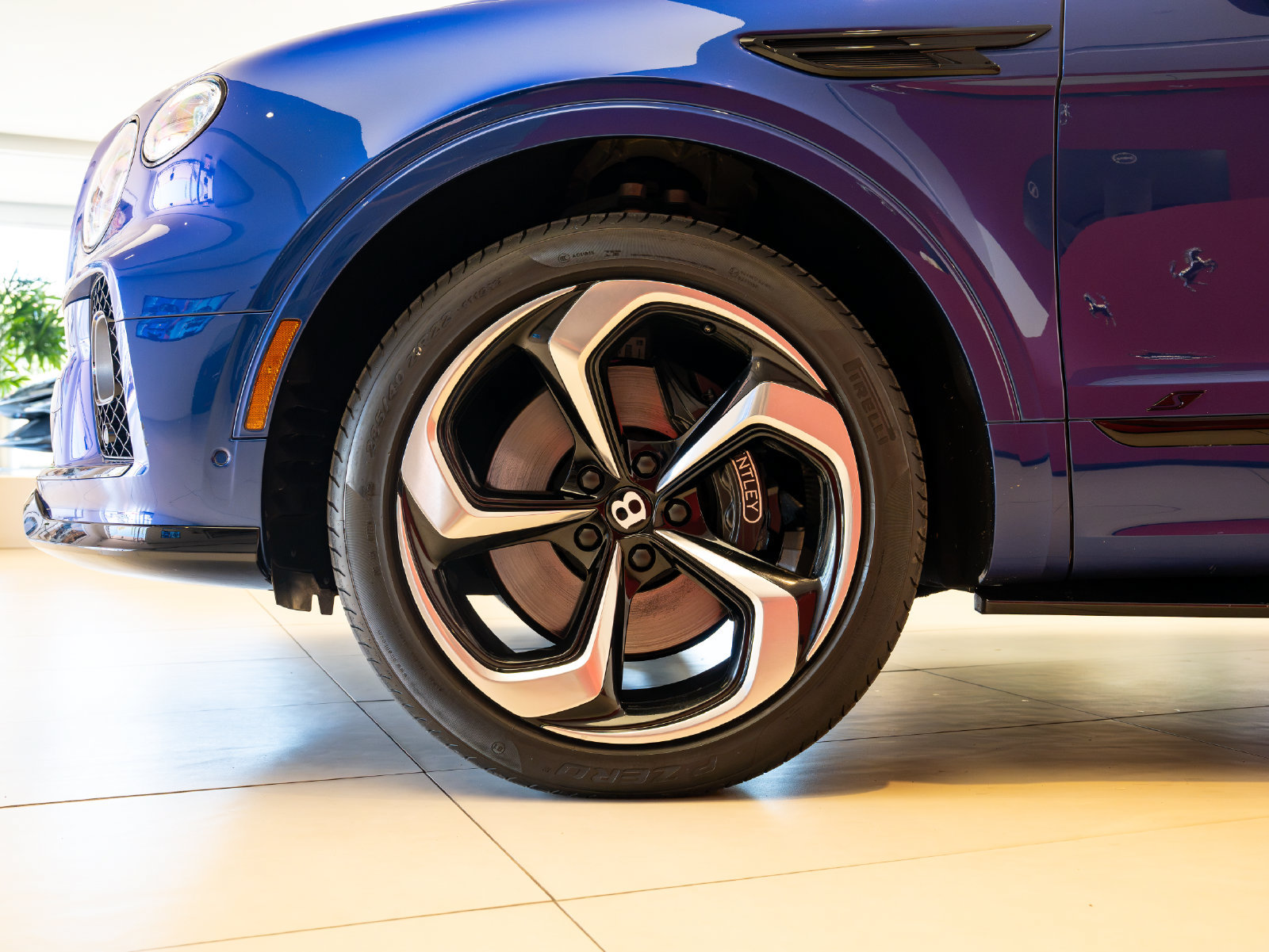 Used 2022 Bentley Bentayga AWD/4WD image 4