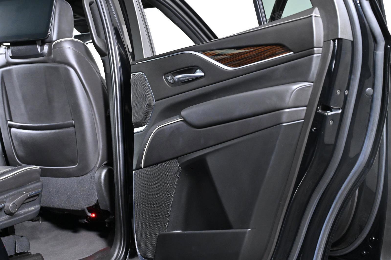 Used 2021 Cadillac Escalade Premium Luxury image 41