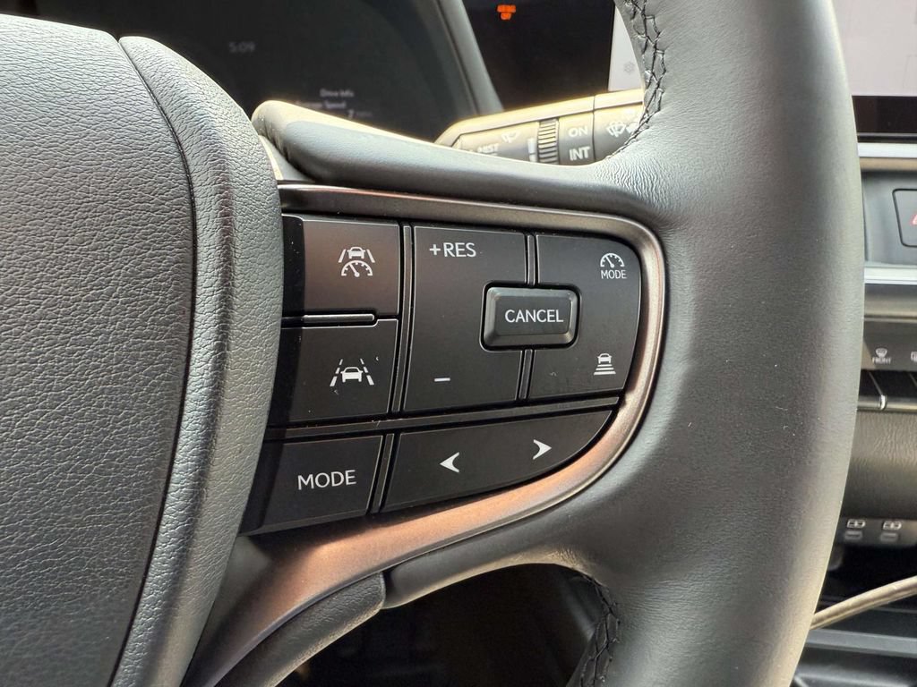 Used 2025 Lexus UX 300h AWD w/ Accessory Package (Z1) image 22