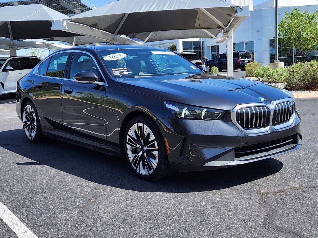 Used 2025 BMW i5 eDrive40i w/ Premium Package RWD image 8