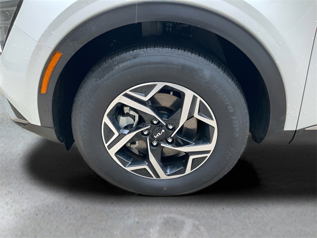 Used 2024 Kia Sportage LX image 9