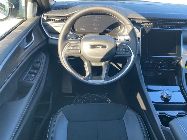 New 2025 Jeep Grand Cherokee Altitude AWD/4WD image 35