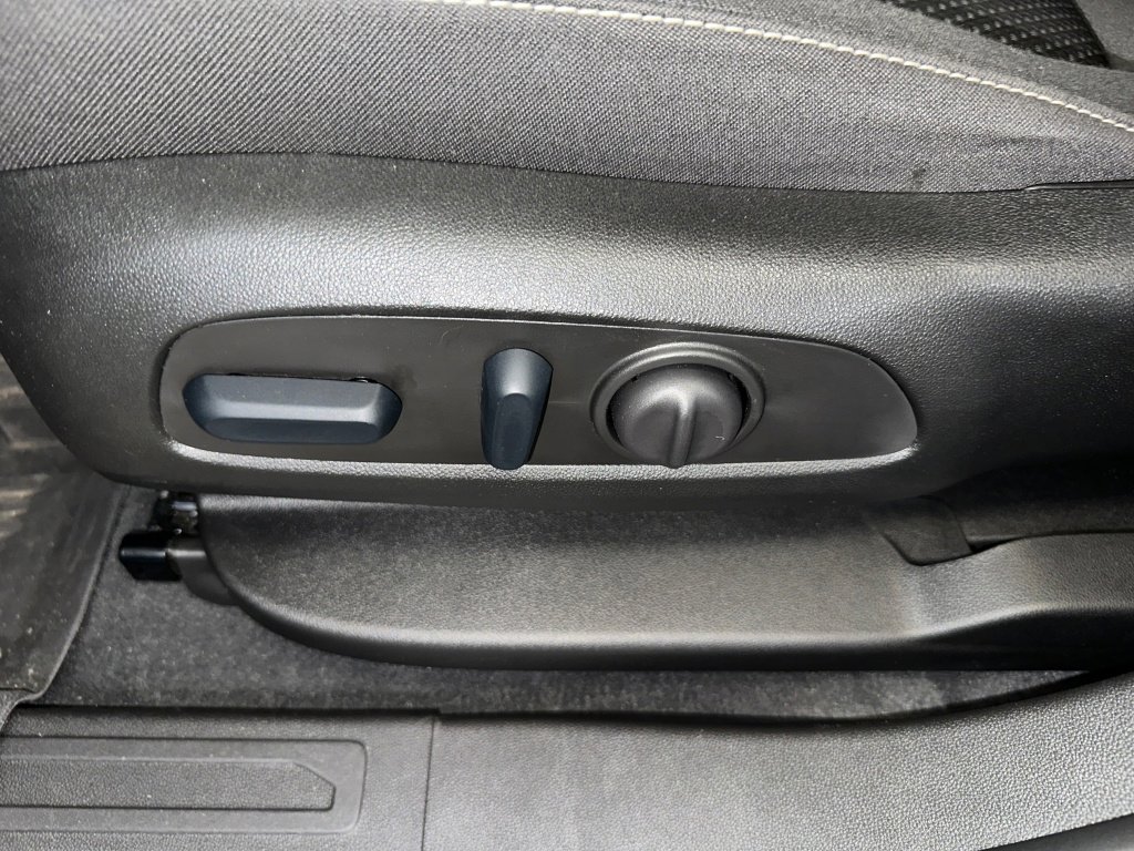 Used 2023 GMC Acadia SLE w/ Driver Convenience Package image 3