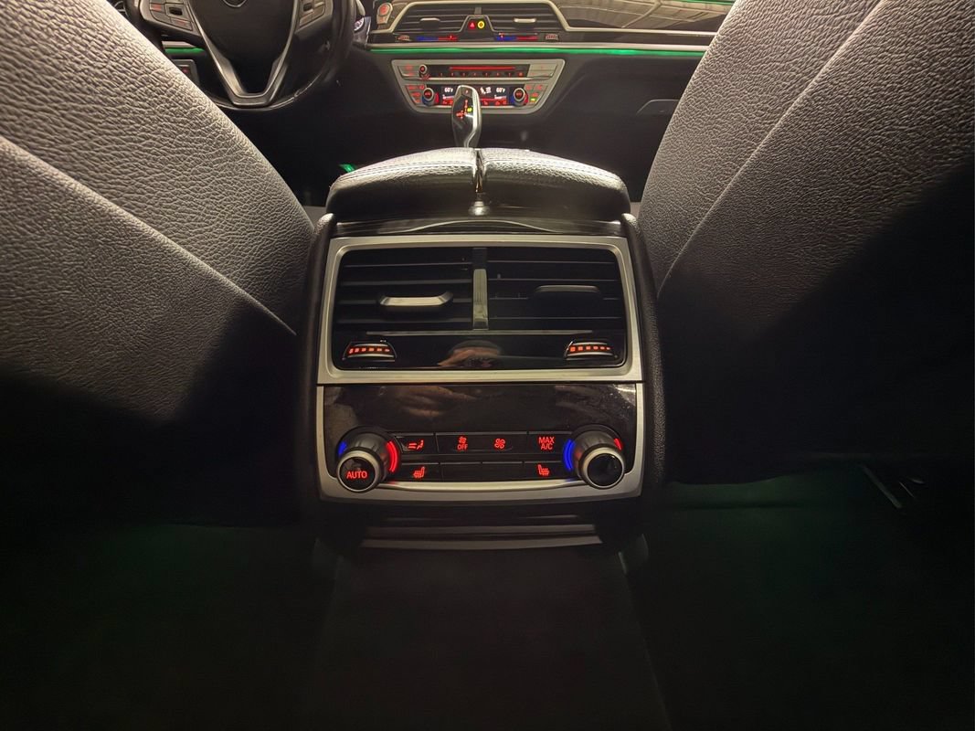 Used 2019 BMW 740i xDrive w/ M Sport Package AWD/4WD image 29