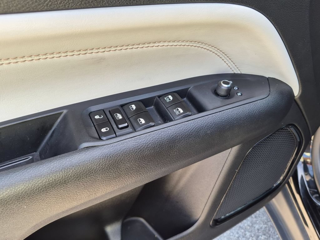 Used 2025 Jeep Compass Limited AWD/4WD image 13