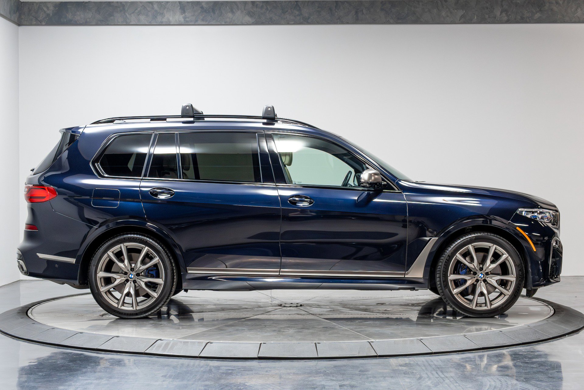Used 2021 BMW X7 M50i image 16