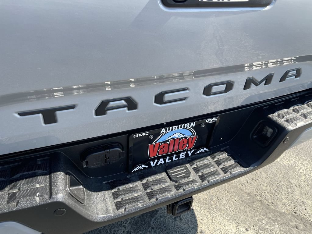 Used 2019 Toyota Tacoma TRD Off-Road AWD/4WD image 32