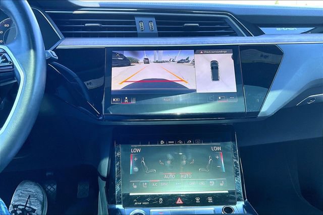 Used 2022 Audi e-tron Premium Plus w/ Premium Plus Package image 24