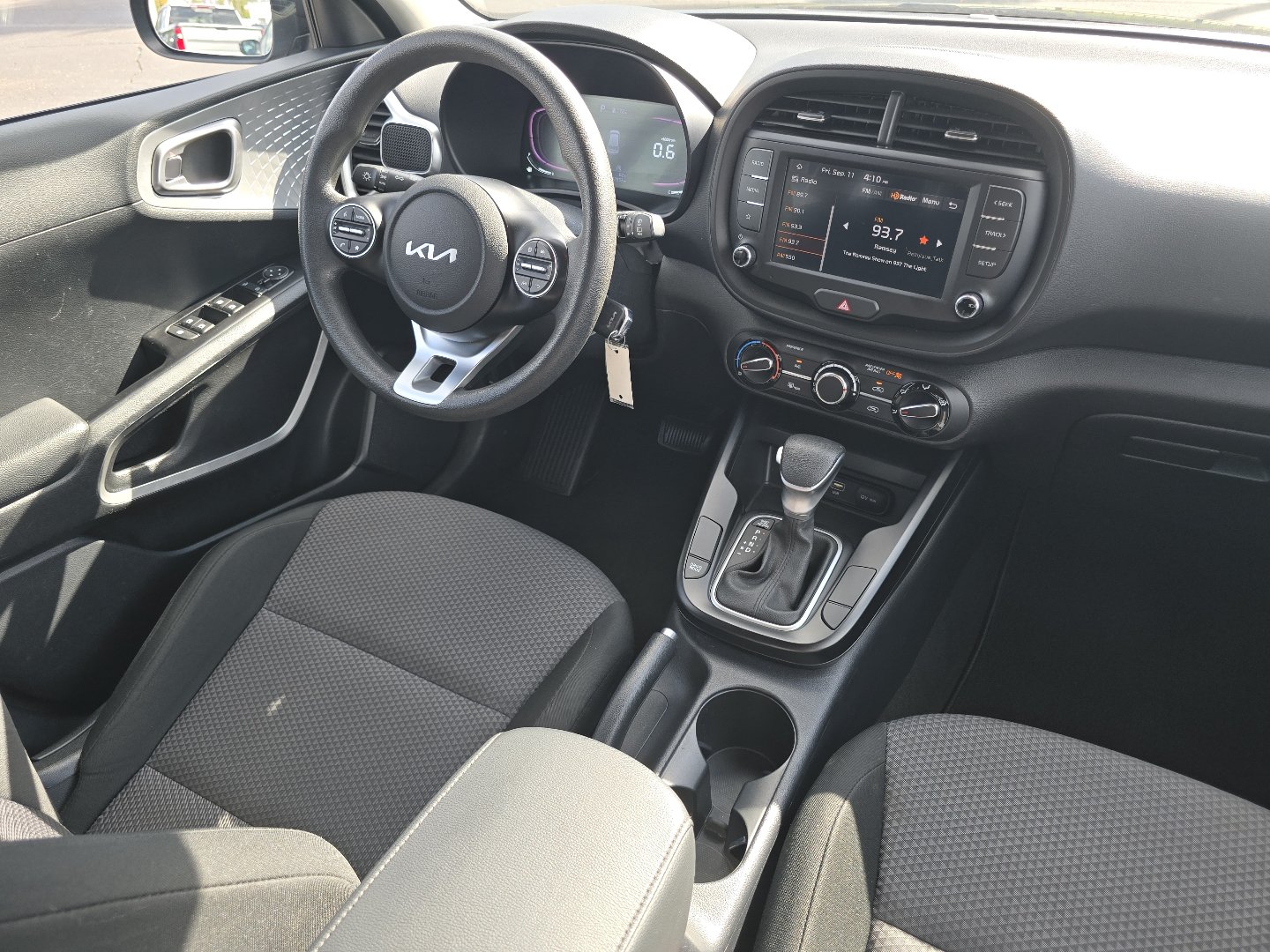 Used 2024 Kia Soul LX w/ Option Group 015 FWD image 27