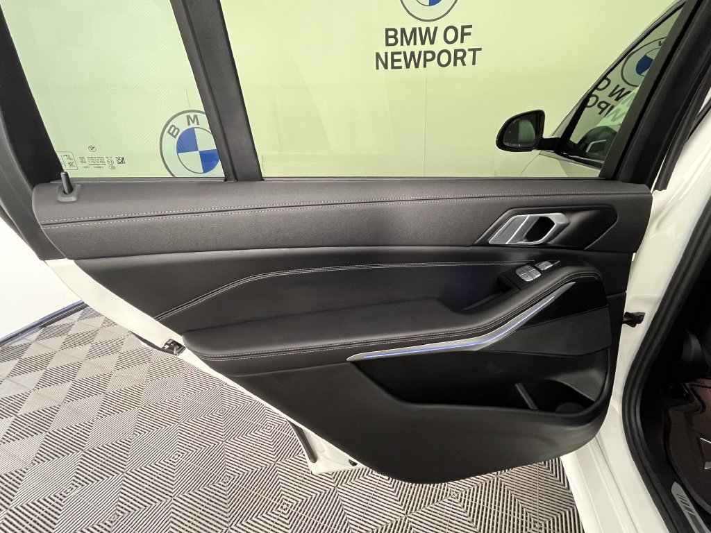Used 2021 BMW X7 xDrive40i w/ M Sport Package AWD/4WD image 26