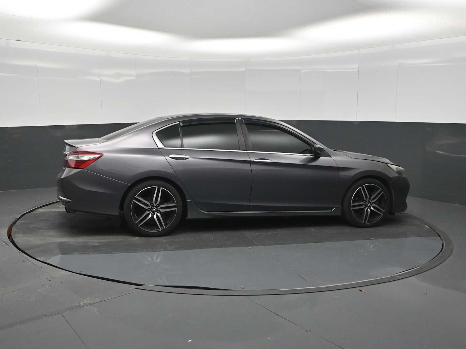 Used 2017 Honda Accord Sport Special Edition image 9