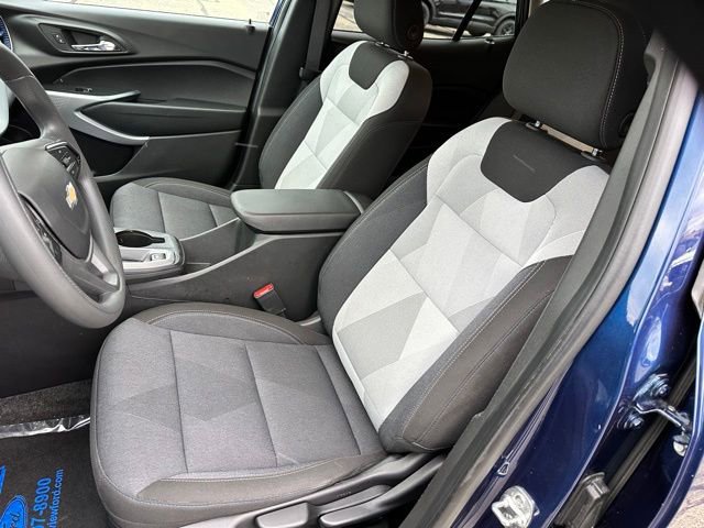 Used 2024 Chevrolet Trax LS w/ LS Convenience Package image 12