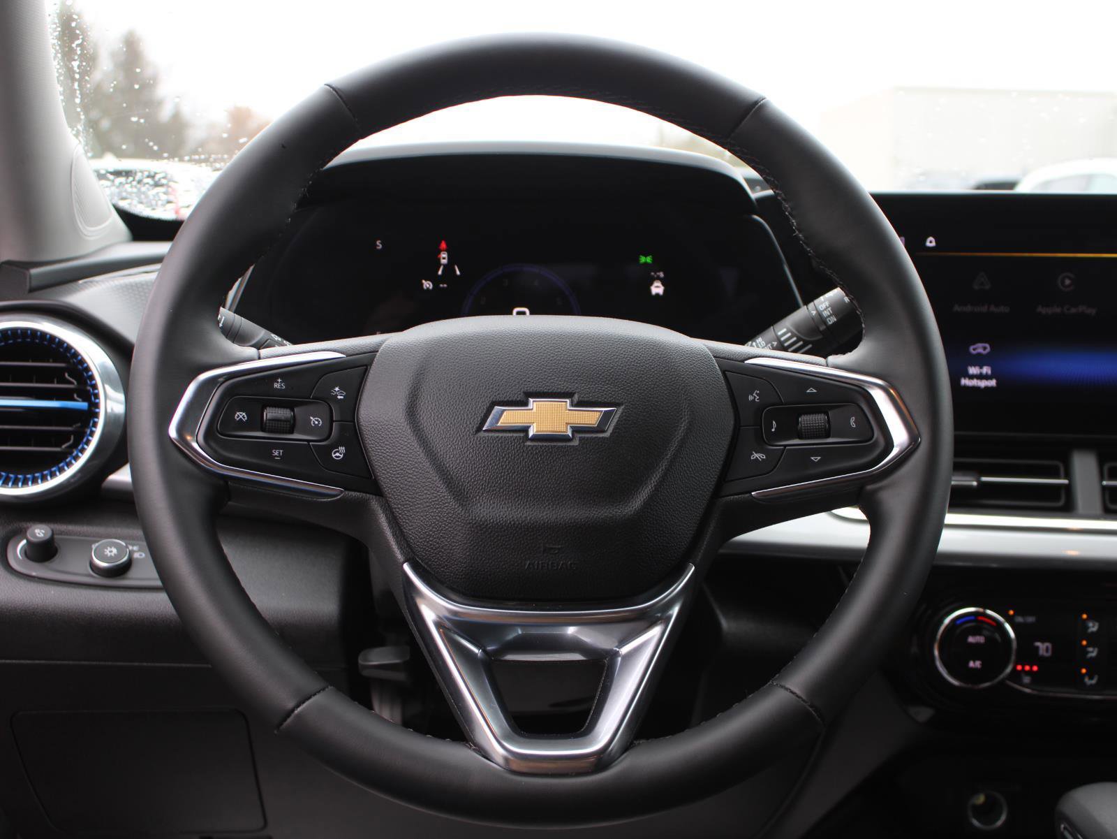 Used 2025 Chevrolet Trax LT w/ LT Convenience Package FWD image 10